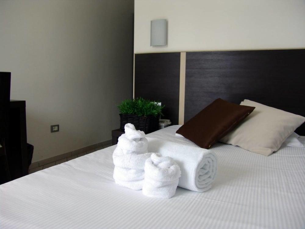 Hotel Paradise Airport Forlì Kültér fotó