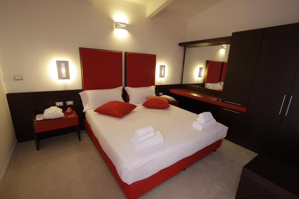 Hotel Paradise Airport Forlì Szoba fotó