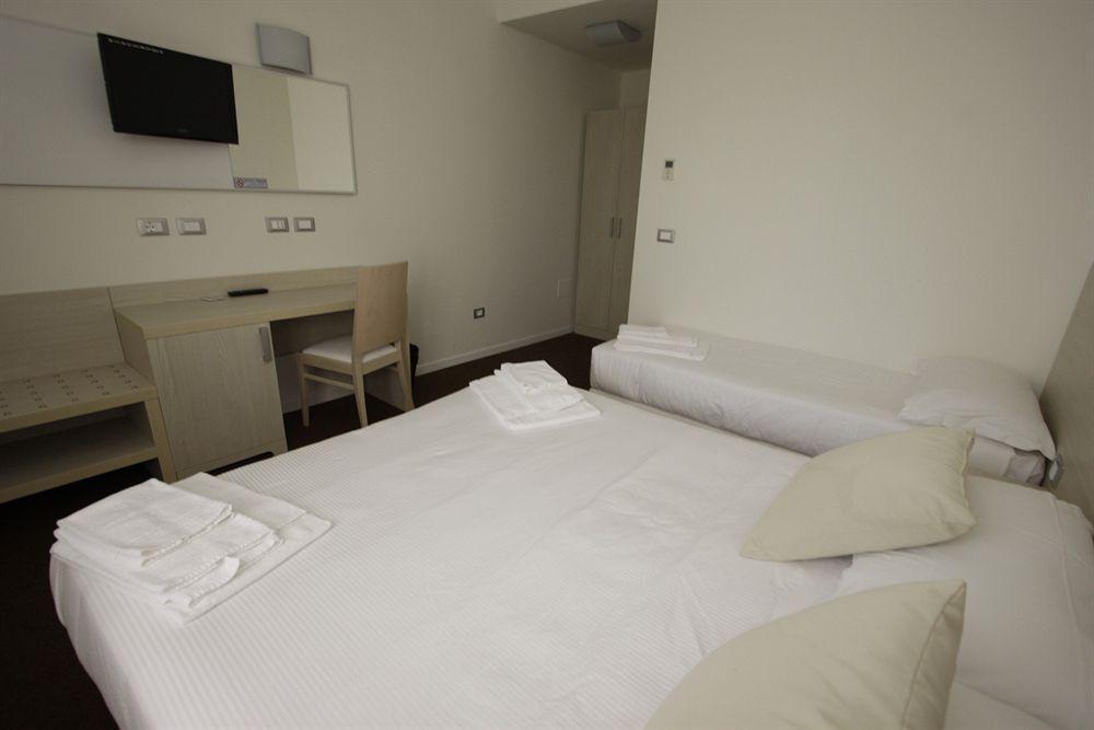 Hotel Paradise Airport Forlì Kültér fotó