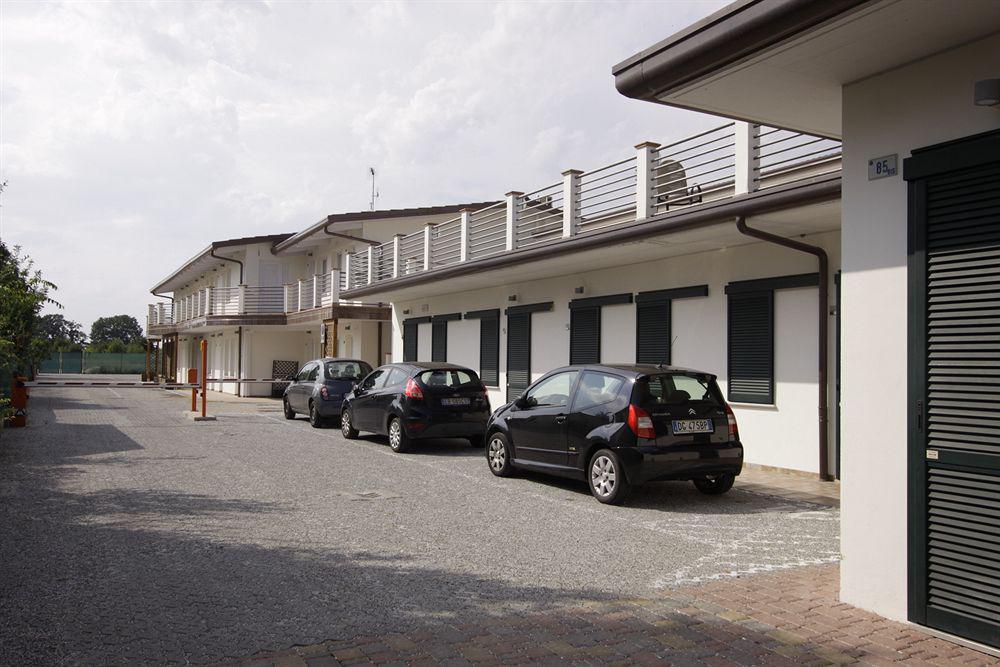 Hotel Paradise Airport Forlì Kültér fotó