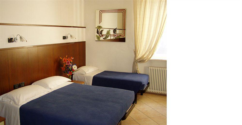 Hotel Paradise Airport Forlì Kültér fotó