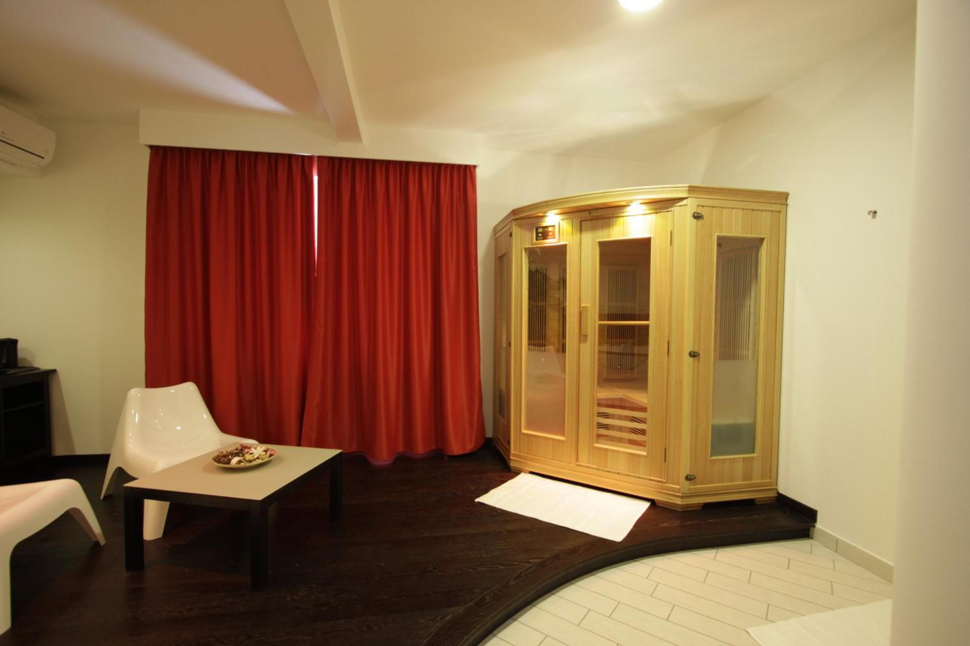 Hotel Paradise Airport Forlì Kültér fotó