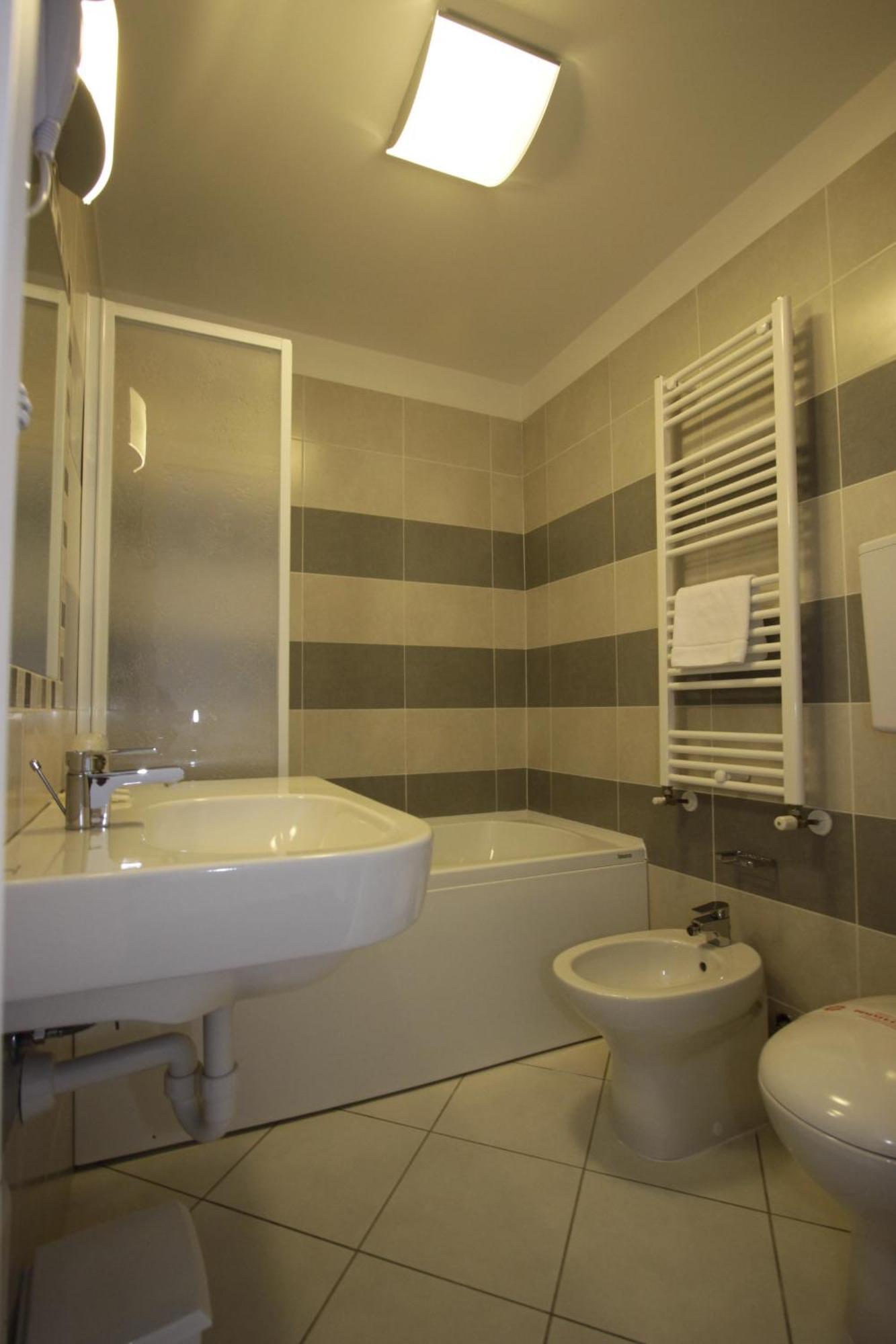 Hotel Paradise Airport Forlì Kültér fotó