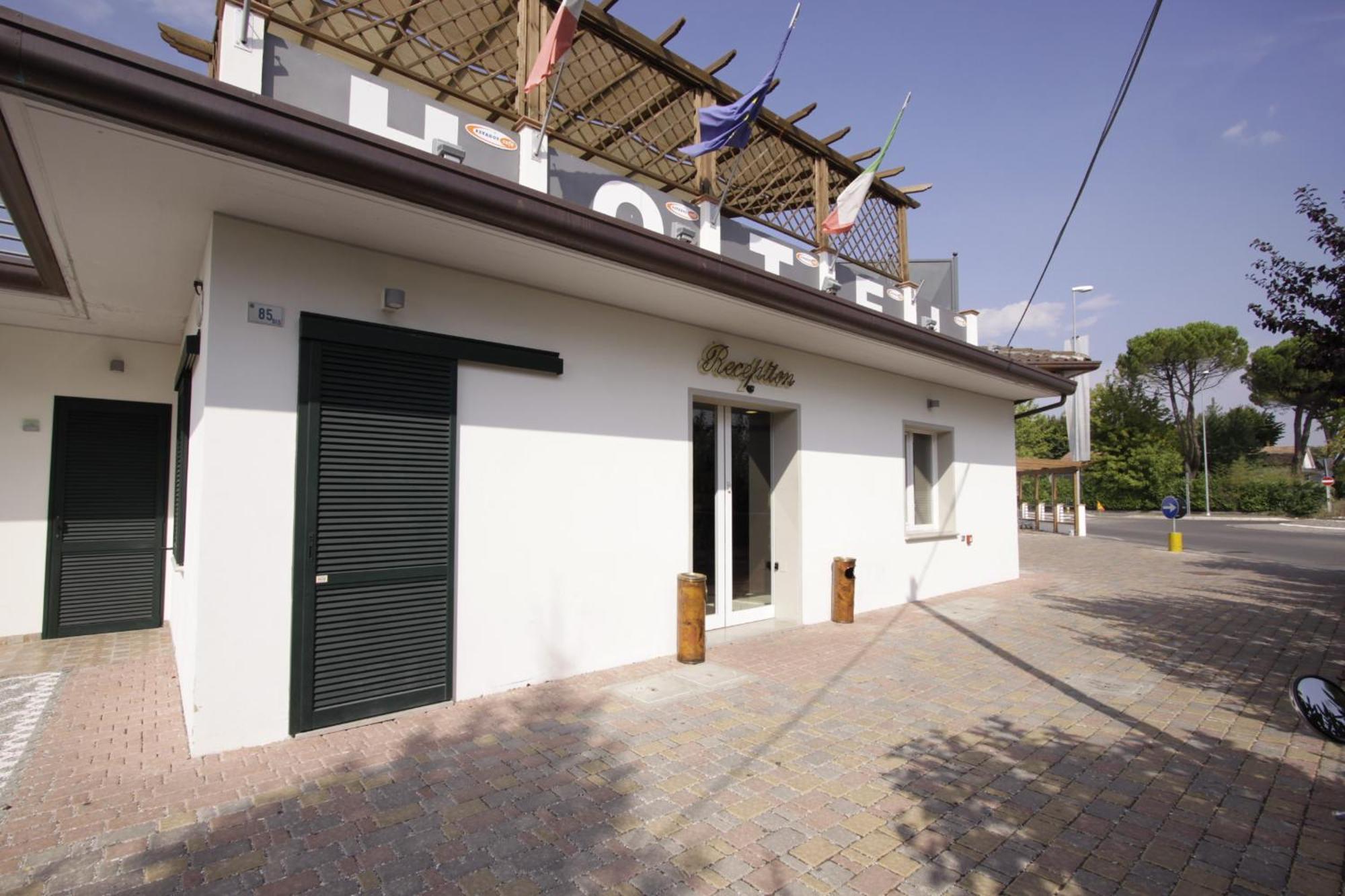 Hotel Paradise Airport Forlì Kültér fotó