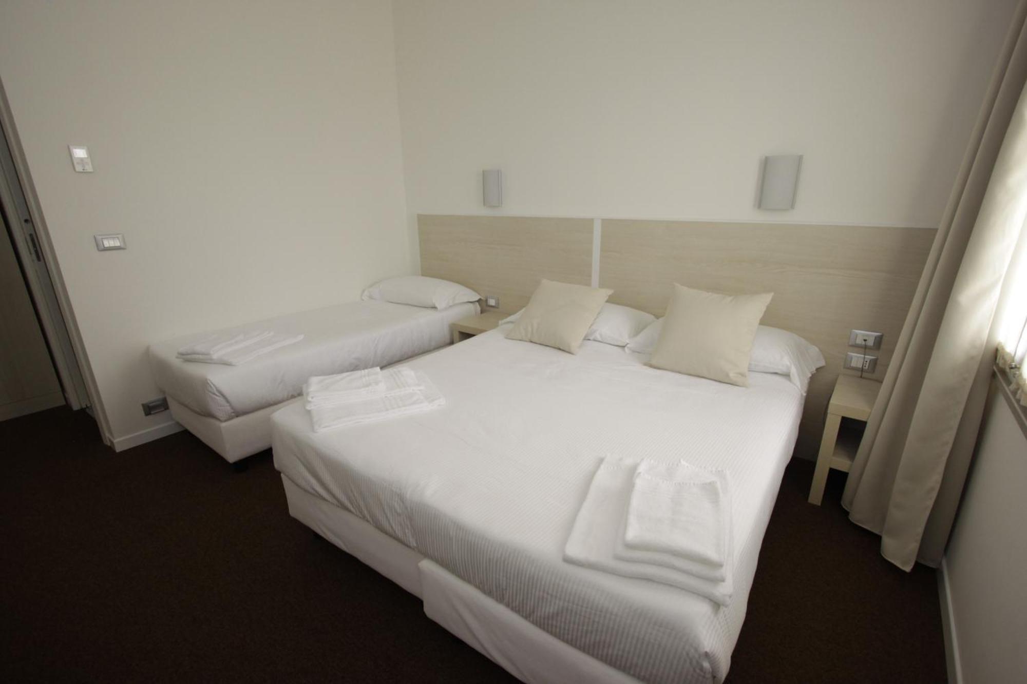 Hotel Paradise Airport Forlì Kültér fotó